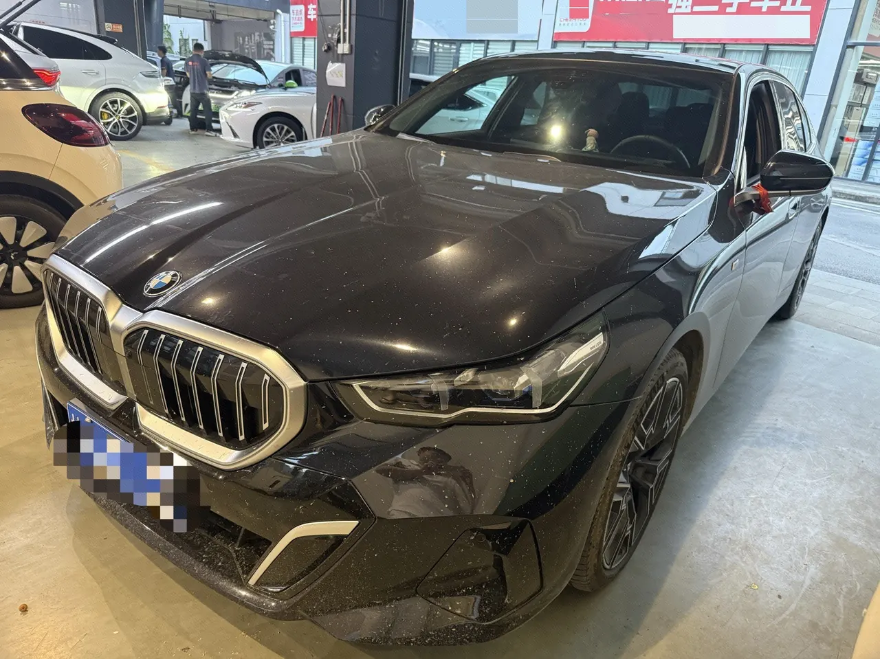 打开图片灯箱:BMW 5 series 2025 530Li 48V 2.0T exclusive m sports suit automatic gear