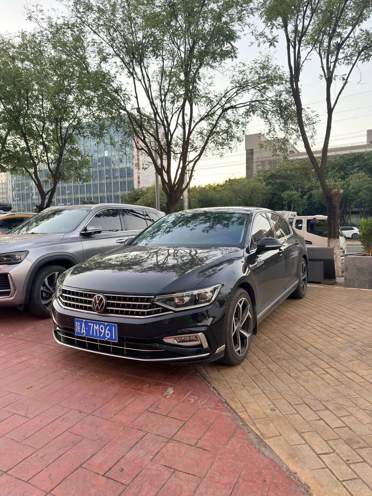 Open image lightbox: Volkswagen 2025 Magotan 2.0TSI 330TSI 2 million luxury automatic gear