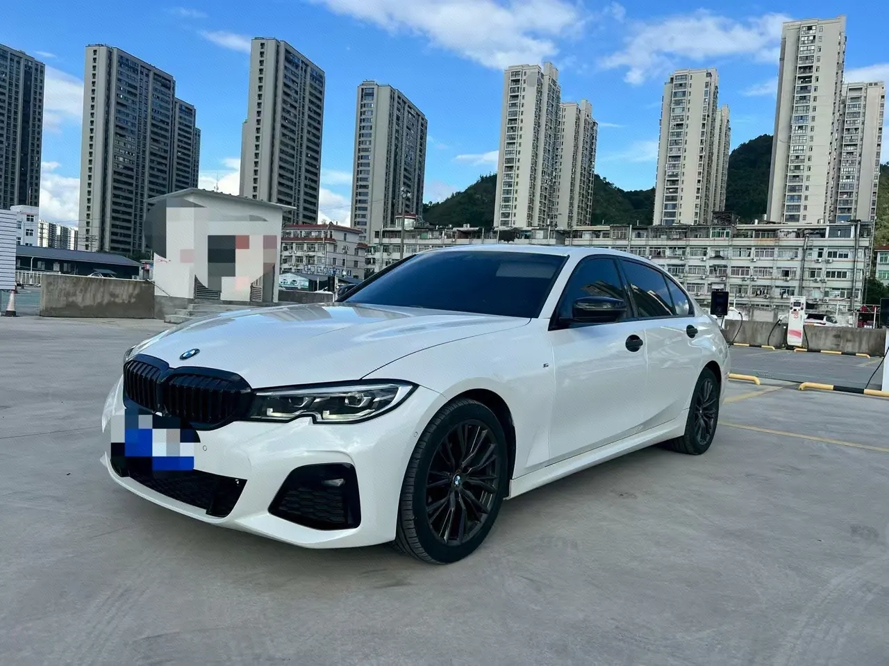 打开图片灯箱:BMW 3 Series 2020 325Li 2.0T M Sports Obsidian Night Edition Automatic Gear