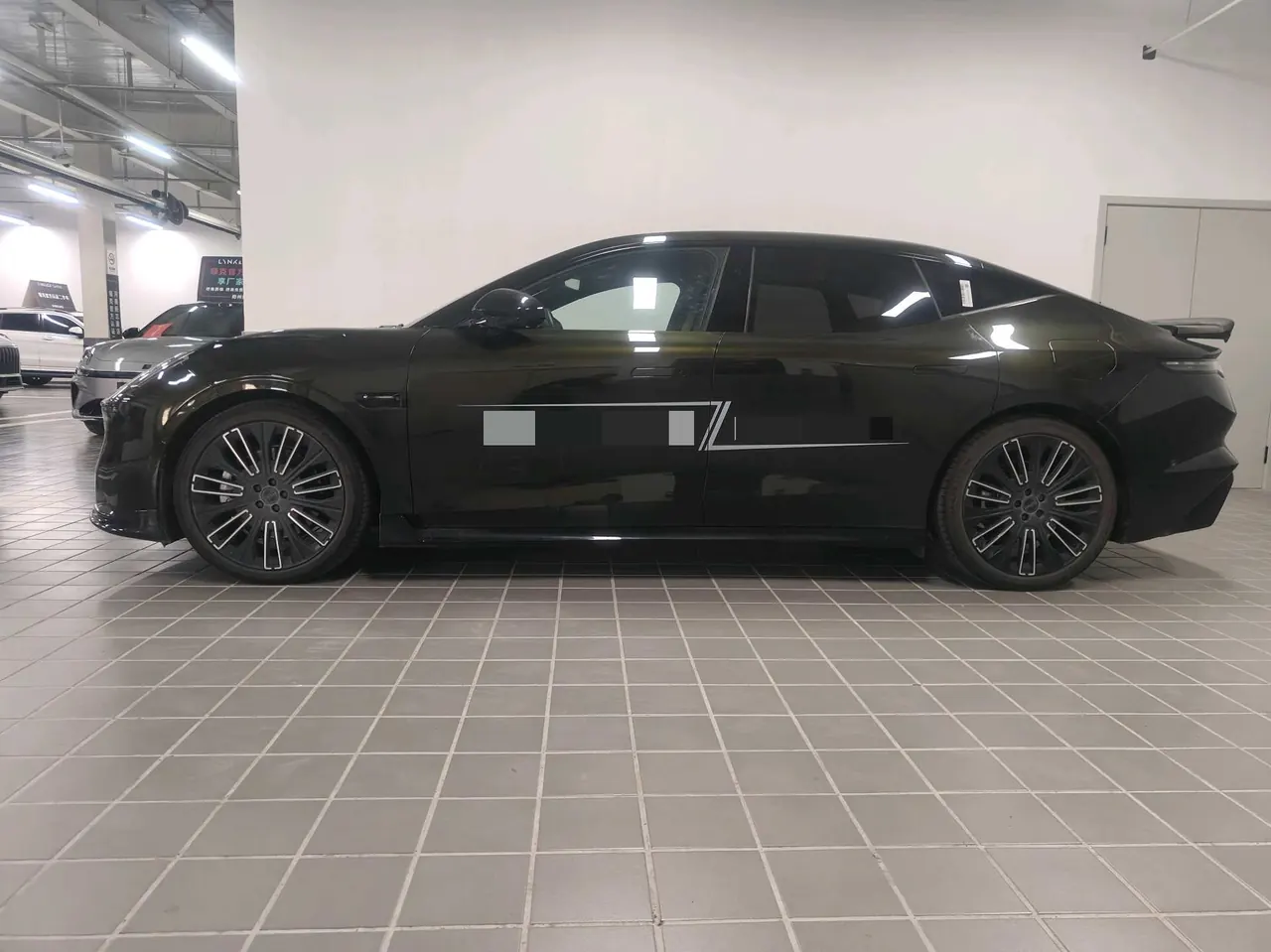 LYNK&amp;CO 2025 LYNK&amp;CO 10 EM-P 1.5T 240 four-wheel drive Ultra sports version automatic gear 3