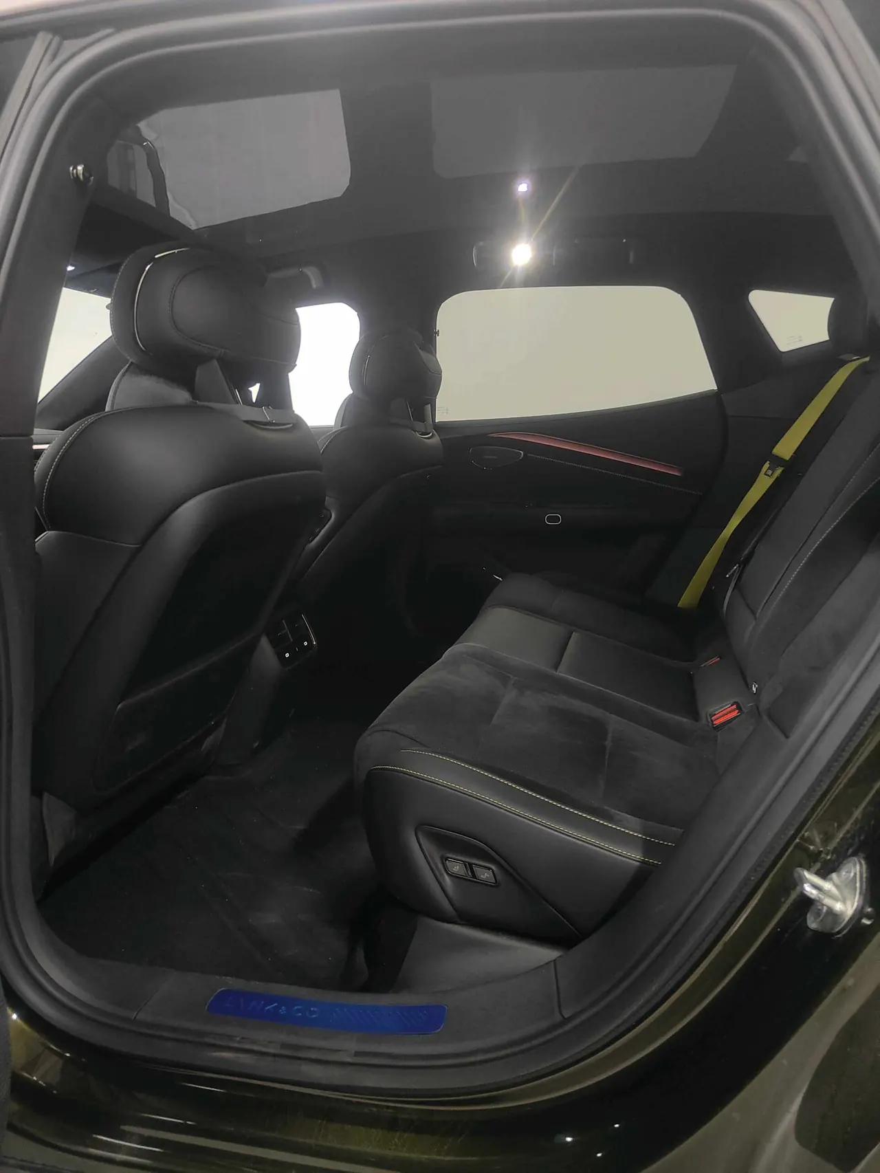LYNK&amp;CO 2025 LYNK&amp;CO 10 EM-P 1.5T 240 four-wheel drive Ultra sports version automatic gear 7