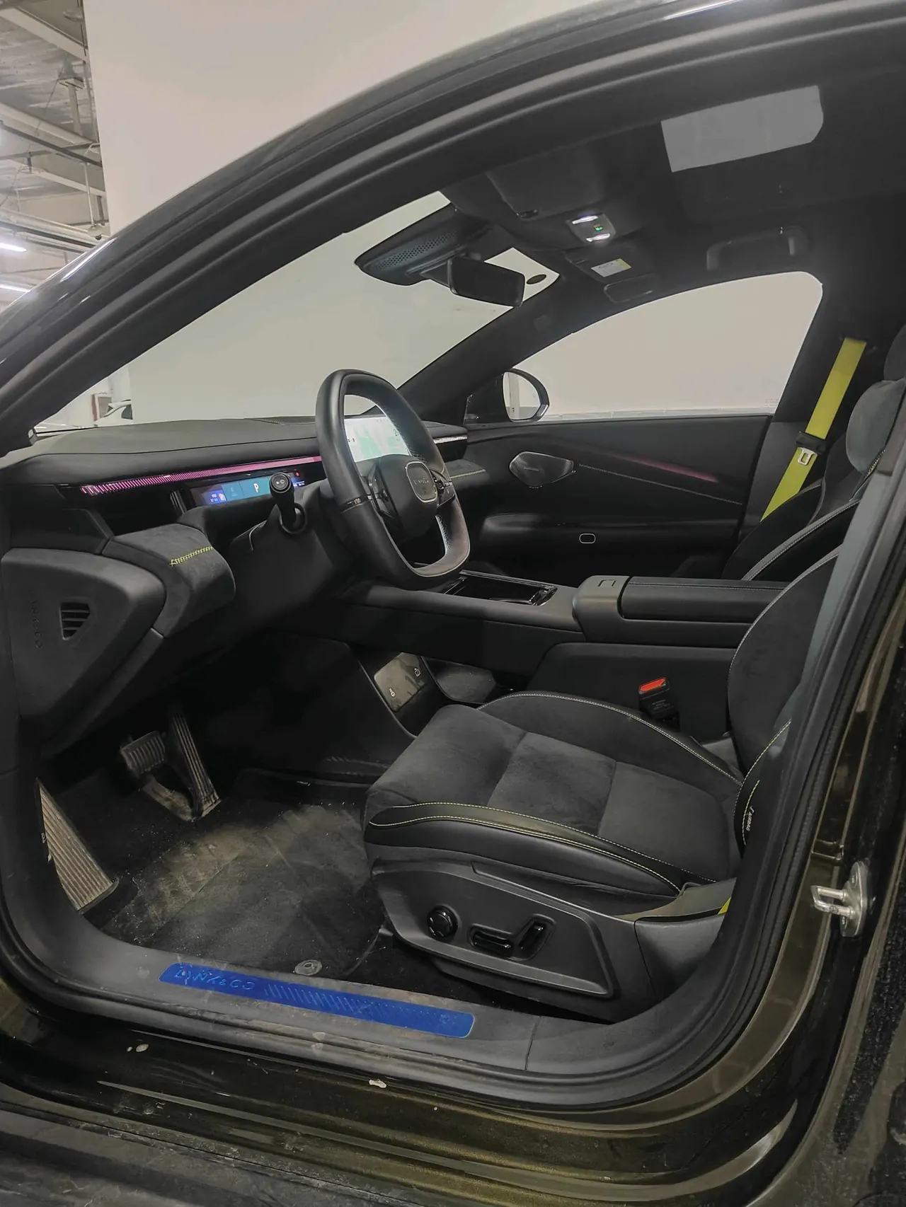 LYNK&amp;CO 2025 LYNK&amp;CO 10 EM-P 1.5T 240 four-wheel drive Ultra sports version automatic gear 8