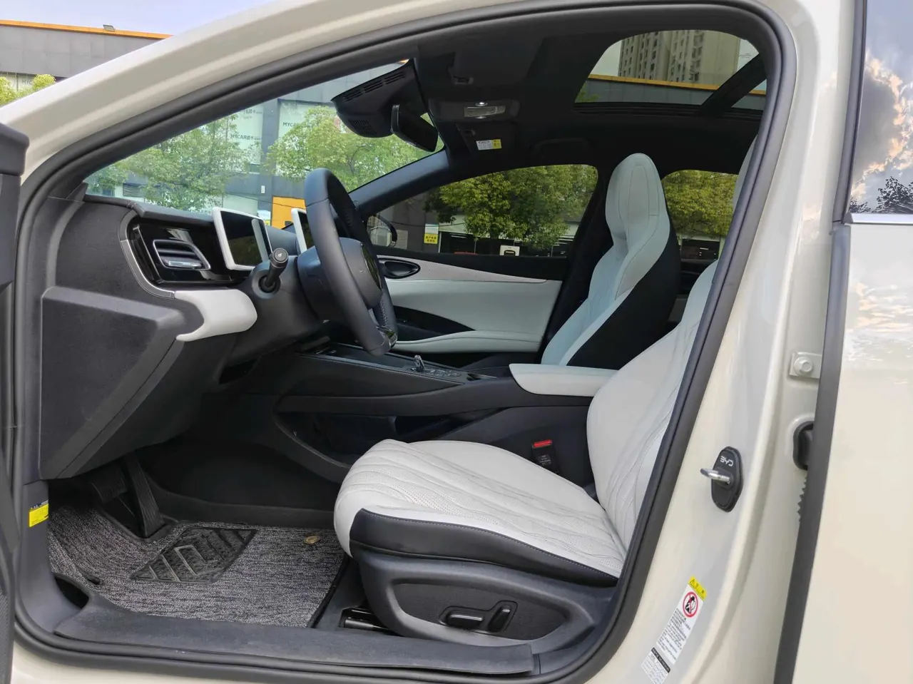 BYD 2023 Seal DM-i 1.5T Stepless 121km Flagship Automatic Gear 4