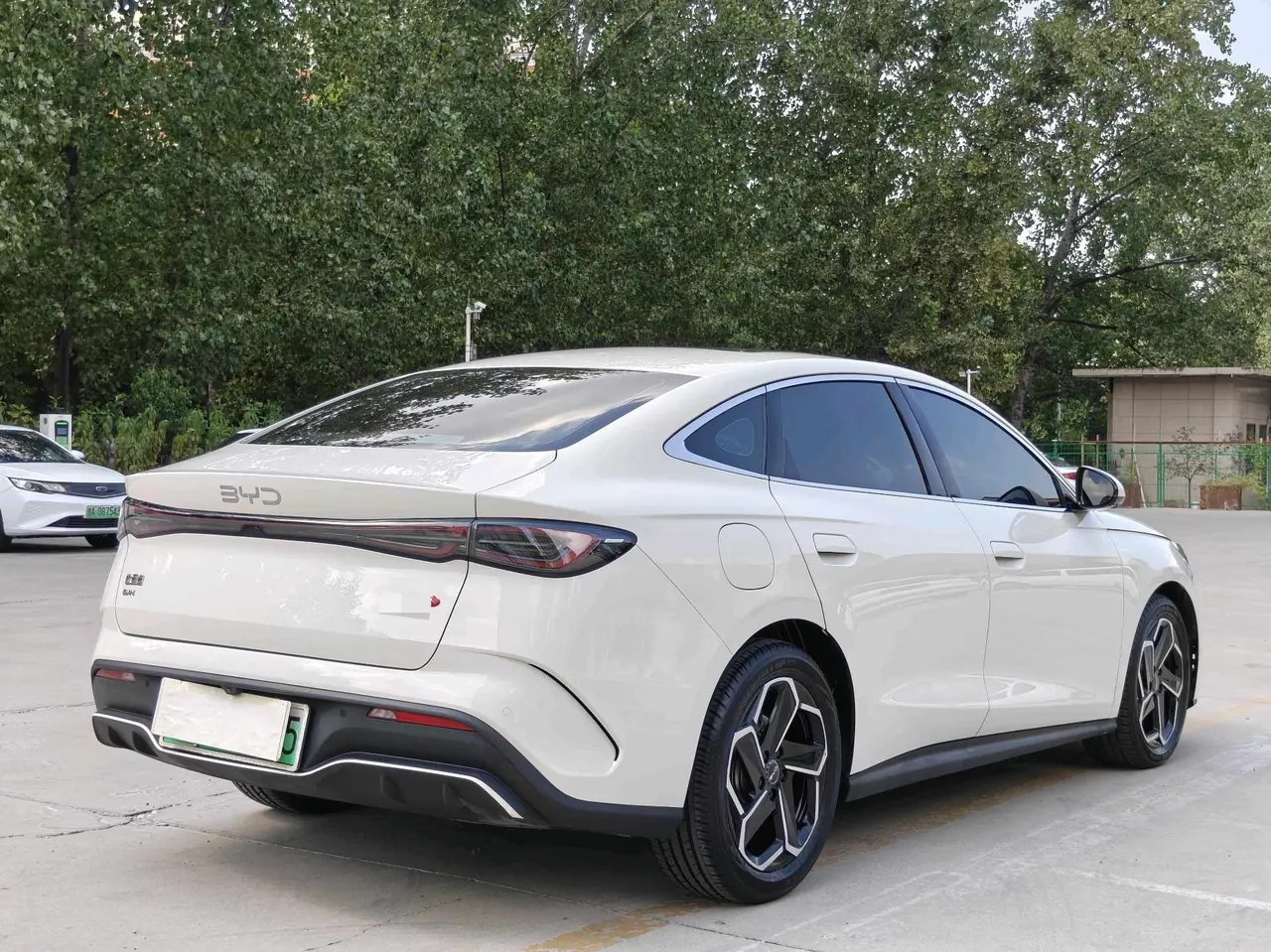 BYD 2023 Seal DM-i 1.5T Stepless 121km Flagship Automatic Gear 9