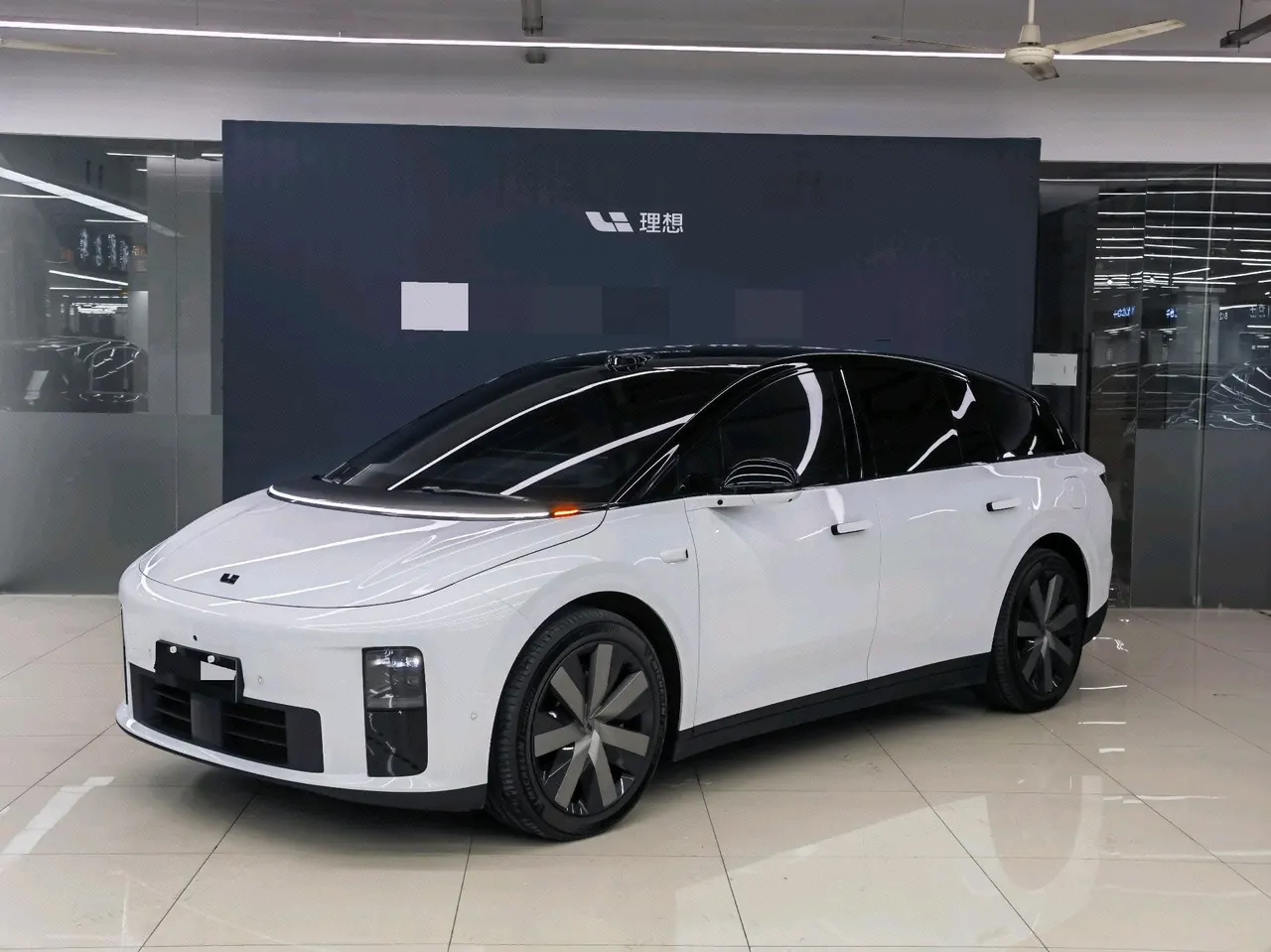 Li 2025 I 300.00g Drive Standard Edition Automatic Gear - View 1