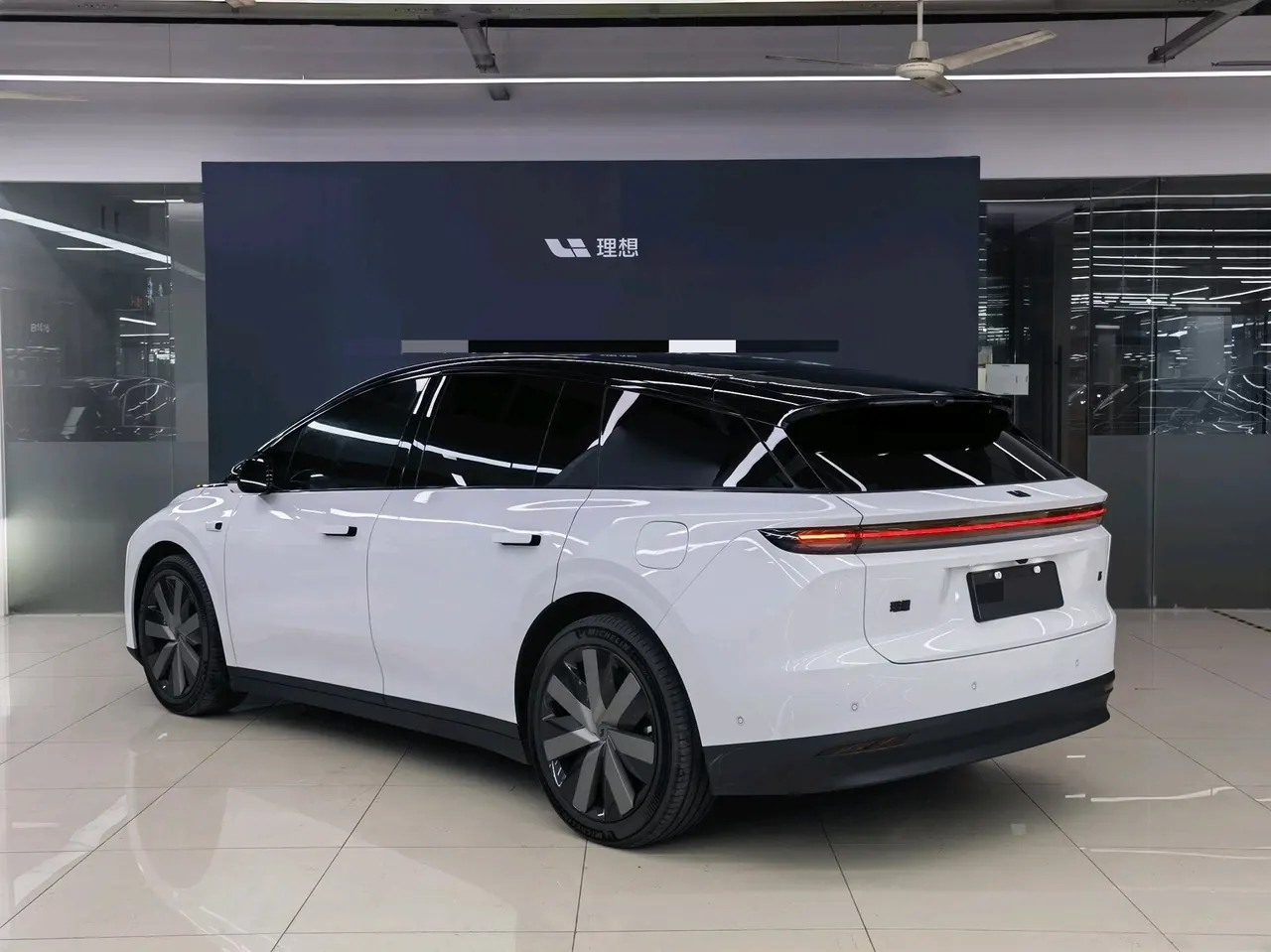 Li 2025 I 300.00g Drive Standard Edition Automatic Gear 12