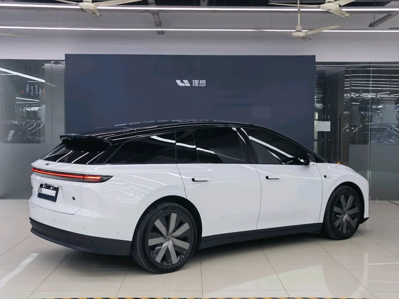 Li 2025 I 300.00g Drive Standard Edition Automatic Gear 13
