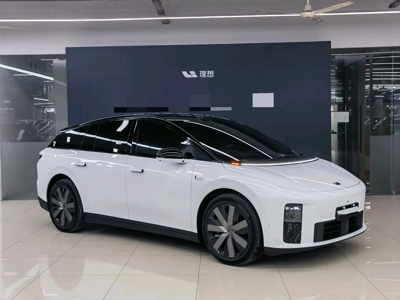 Li 2025 I 300.00g Drive Standard Edition Automatic Gear 6