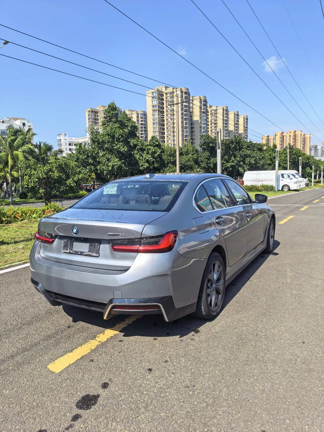 BMW 2022 i3 eDrive 35L automatic gear 3