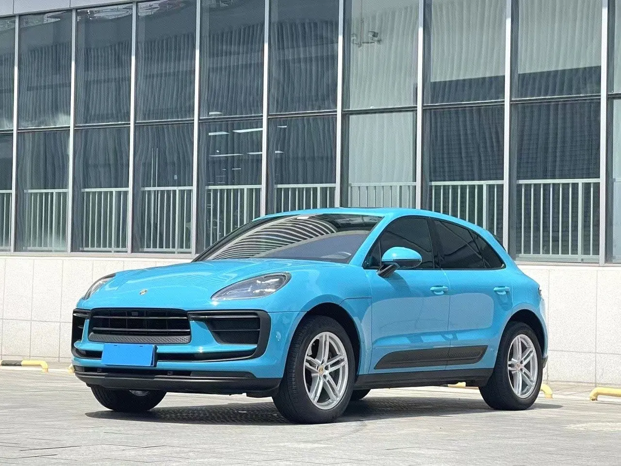 Porsche Macan (Imported) 2022 Macan 2.0T Automatic Gear - View 1