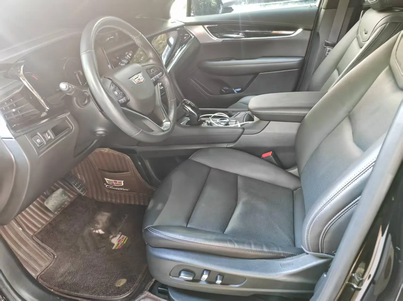 Cadillac 2022 XT6 48V 2.0T 6 four-wheel drive luxury 120 anniversary limited edition automatic gear 3