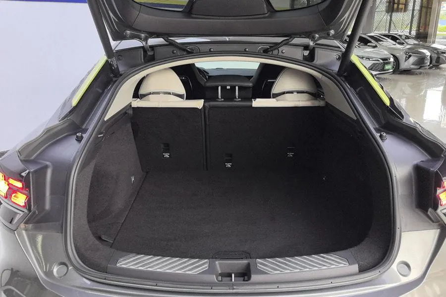 LYNK&amp;CO 2022 LYNK&amp;CO 05 2.0TD Two-wheel Drive Halo Automatic Gear 9