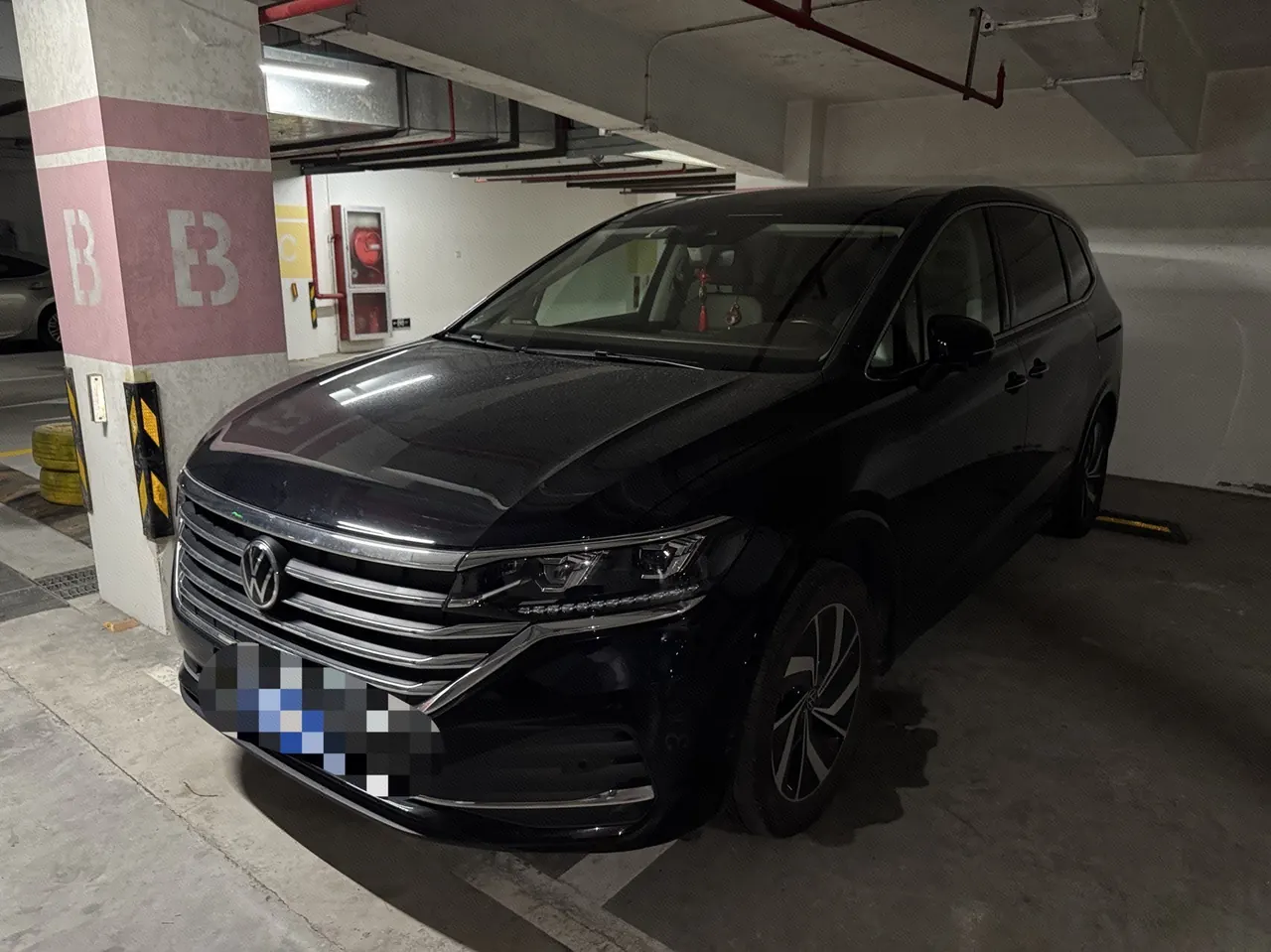 Open image lightbox: Volkswagen 2023 Wei (Viloran) 2.0TSI 380TSI Zunchi Edition Automatic Gear