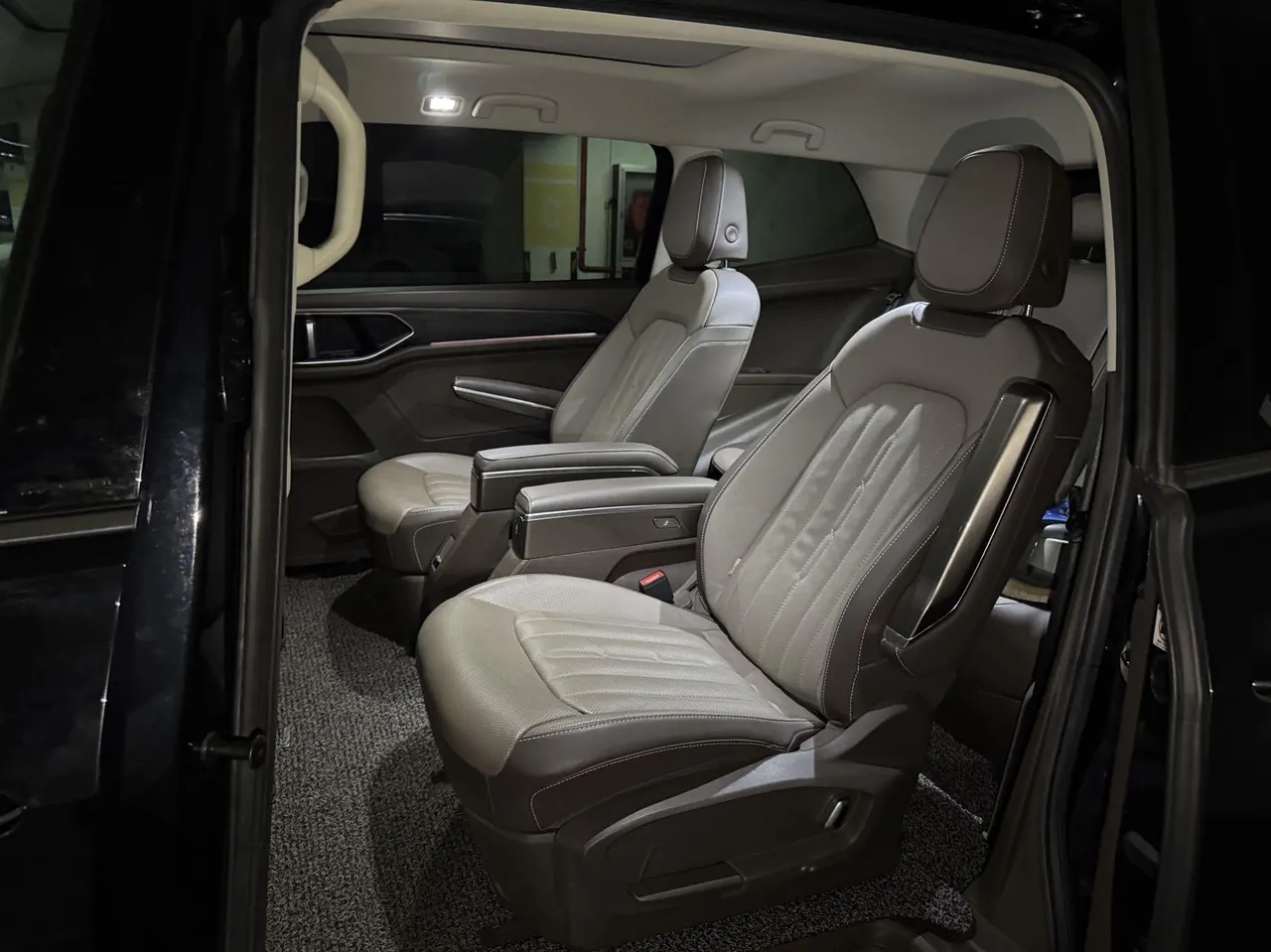 Volkswagen 2023 Wei (Viloran) 2.0TSI 380TSI Zunchi Edition Automatic Gear 4