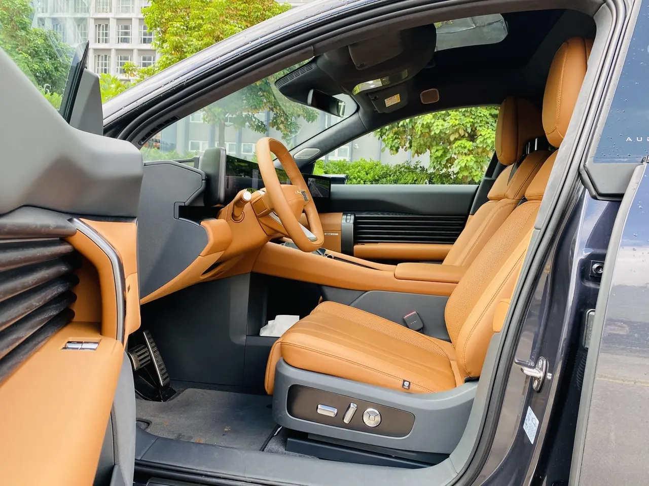 Audi 2026 E7X Pioneer Quattro Automatic - View 1