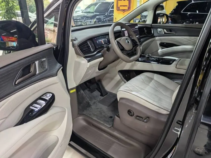 Denza 2022 Denza D9 DM-i 1.5T Stepless 970 Four-wheel Drive Honorable Automatic Gear 4