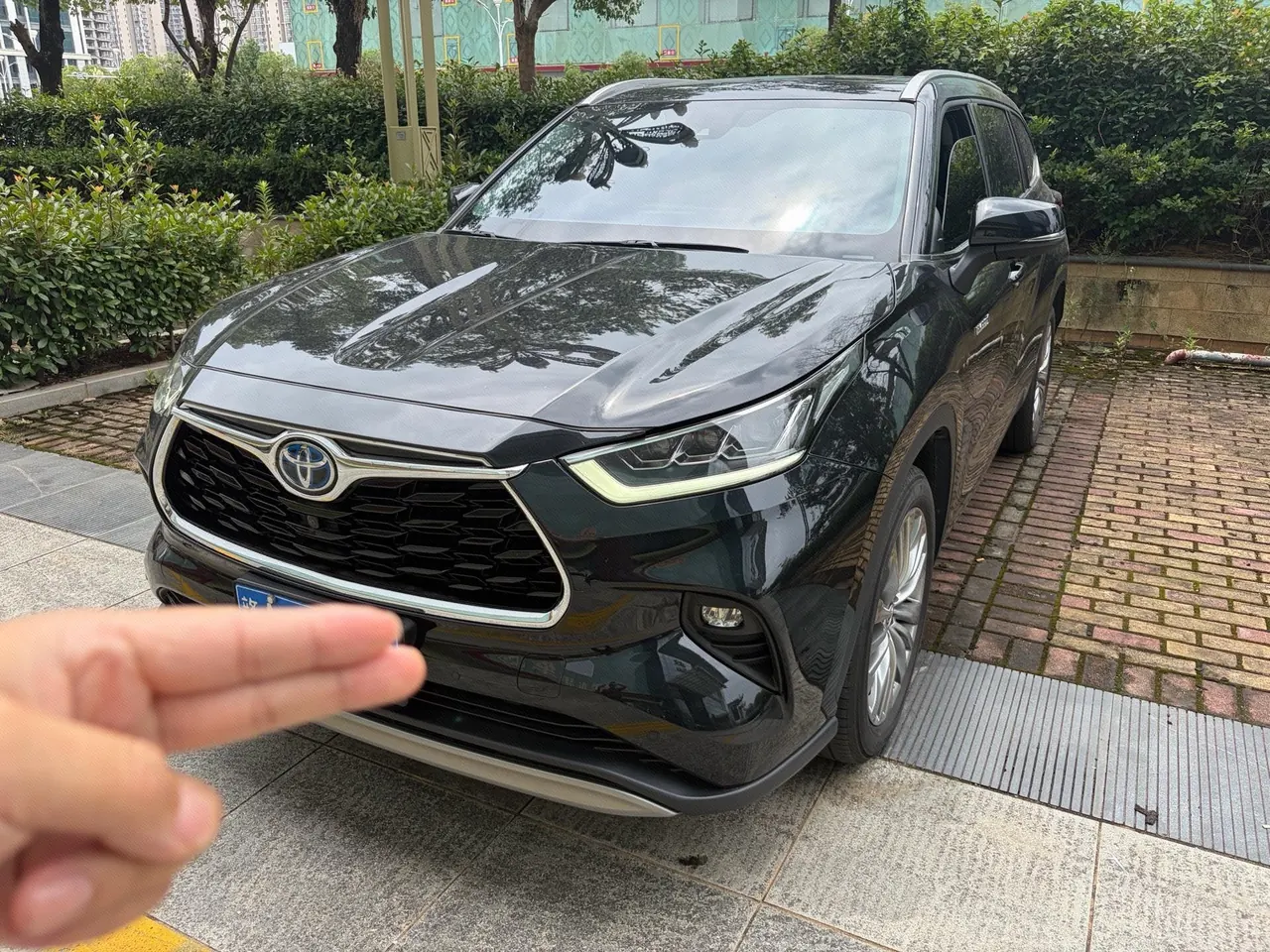 Toyota 2024 Highlander Dual Engine 2.5 Stepless Intelligent Electric Hybrid Four-wheel Drive Premium Edition 7-seat Automatic Transmission - View 1