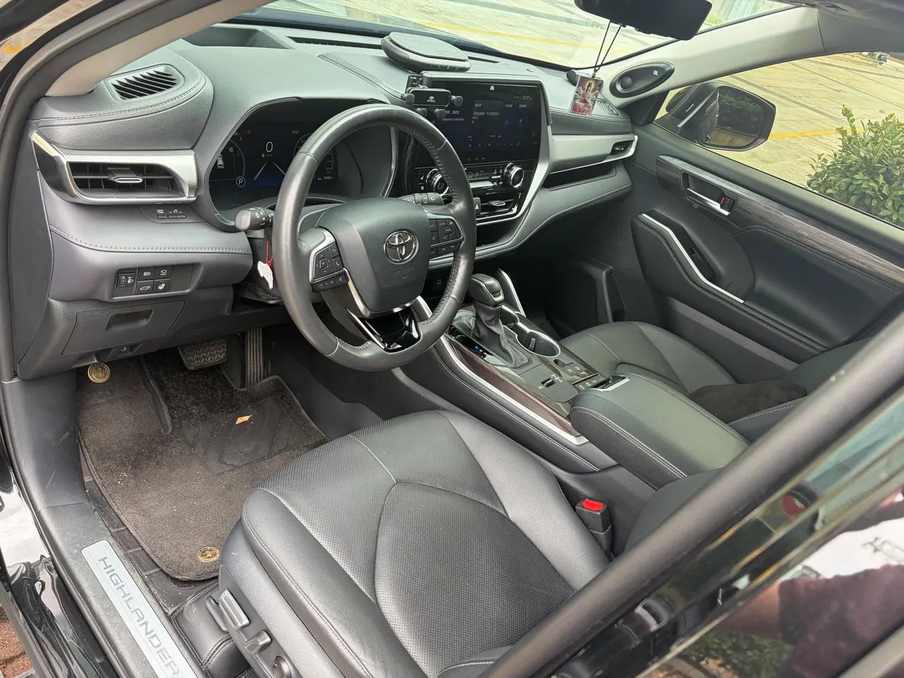 Toyota 2024 Highlander Dual Engine 2.5 Stepless Intelligent Electric Hybrid Four-wheel Drive Premium Edition 7-seat Automatic Transmission 3