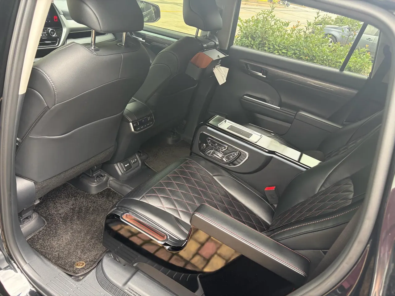 Toyota 2024 Highlander Dual Engine 2.5 Stepless Intelligent Electric Hybrid Four-wheel Drive Premium Edition 7-seat Automatic Transmission 4