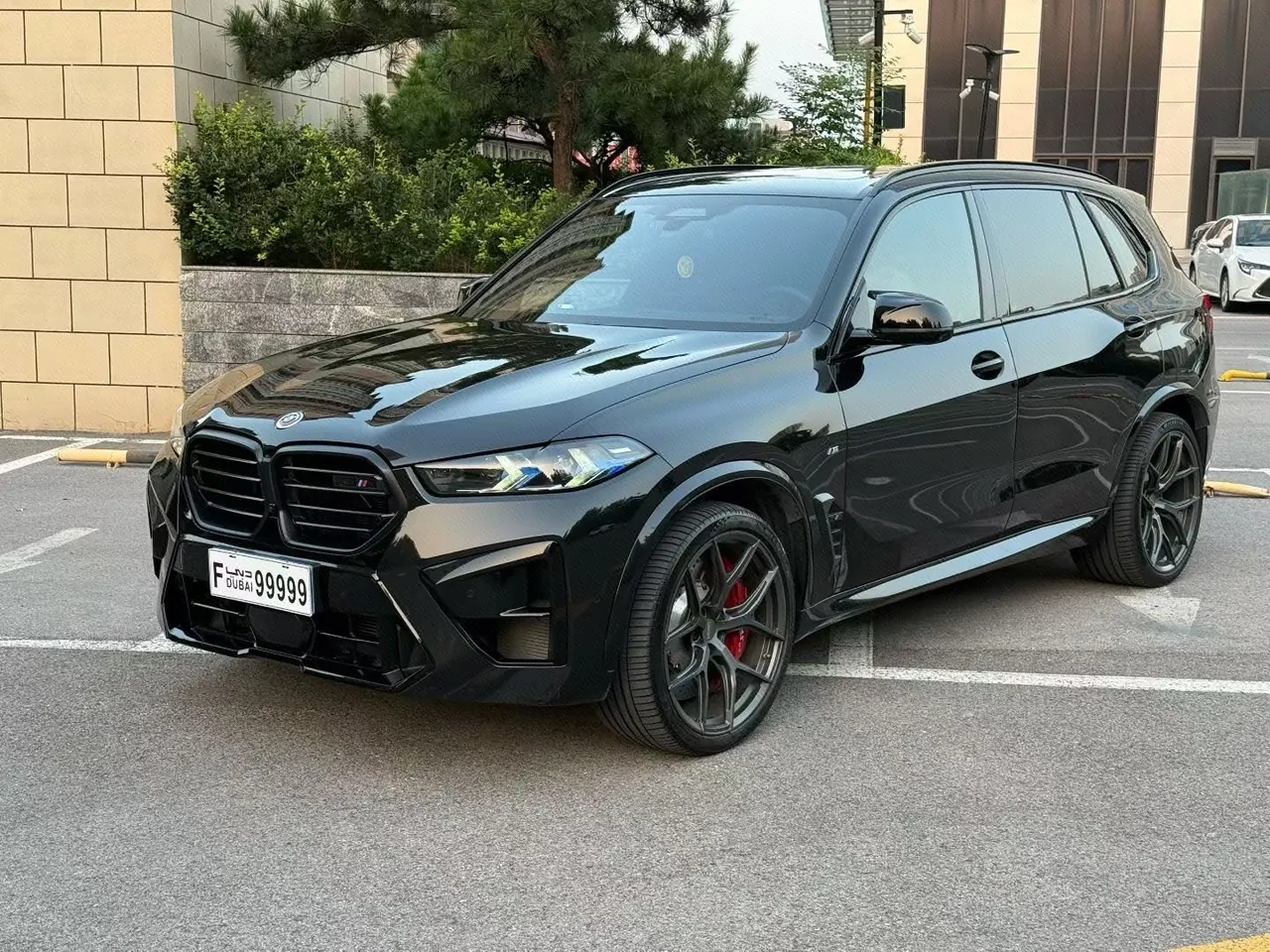 打开图片灯箱:BMW 2023 X5 xDrive40Li 48V 3.0T exclusive M sports obsidian night suit automatic gear