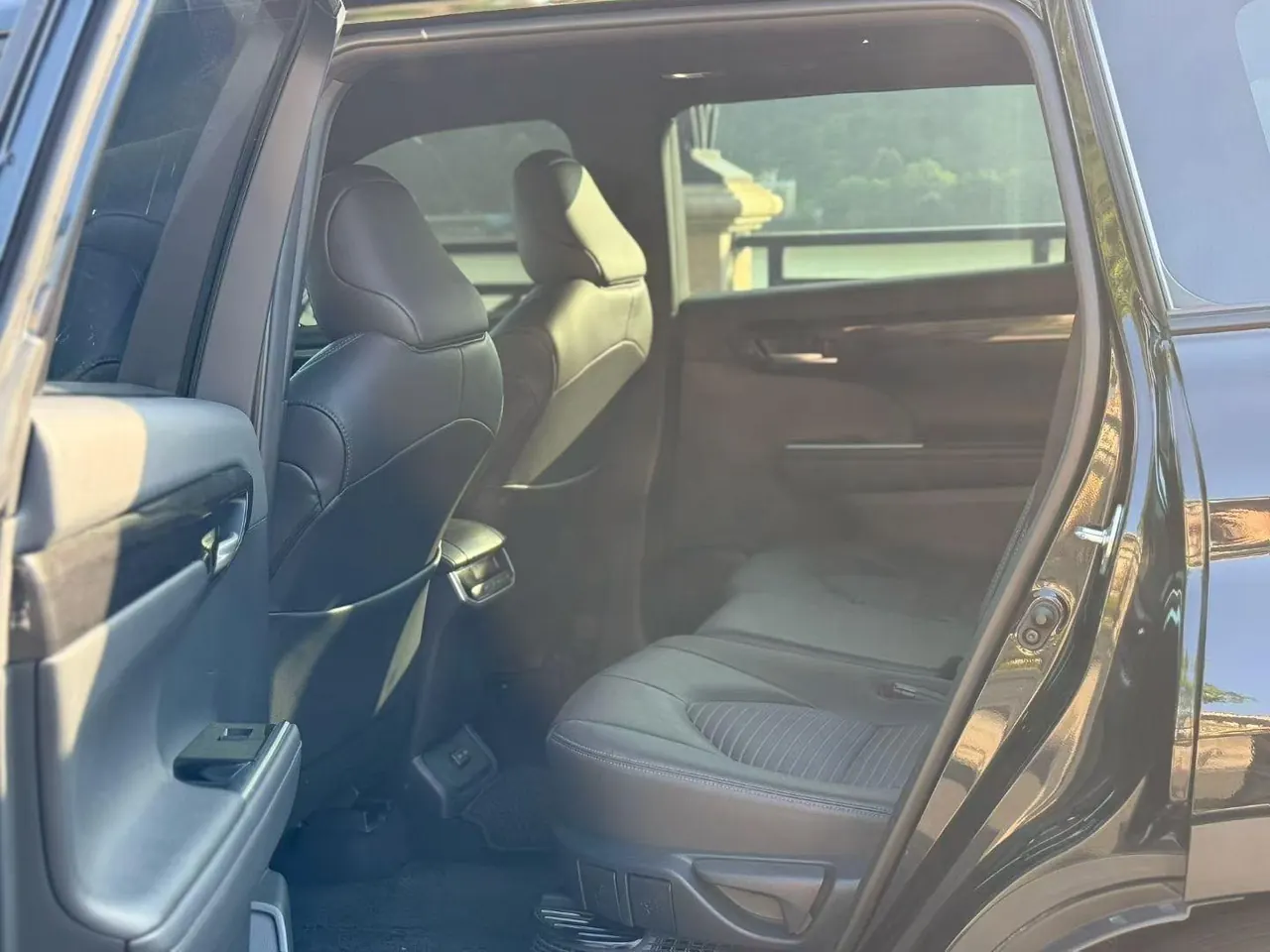 Toyota 2023 Crown Land Release 2.5 Stepless Four-wheel Drive Deluxe Edition Automatic Gear 5