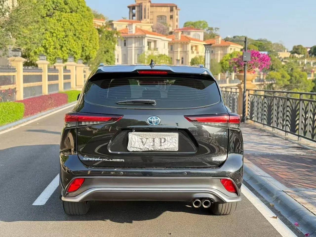 Toyota 2023 Crown Land Release 2.5 Stepless Four-wheel Drive Deluxe Edition Automatic Gear 7