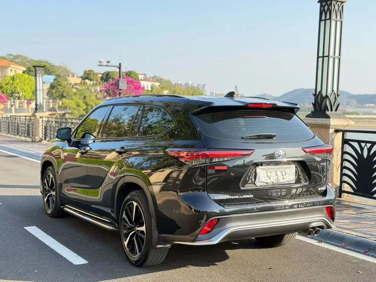 Toyota 2023 Crown Land Release 2.5 Stepless Four-wheel Drive Deluxe Edition Automatic Gear 8