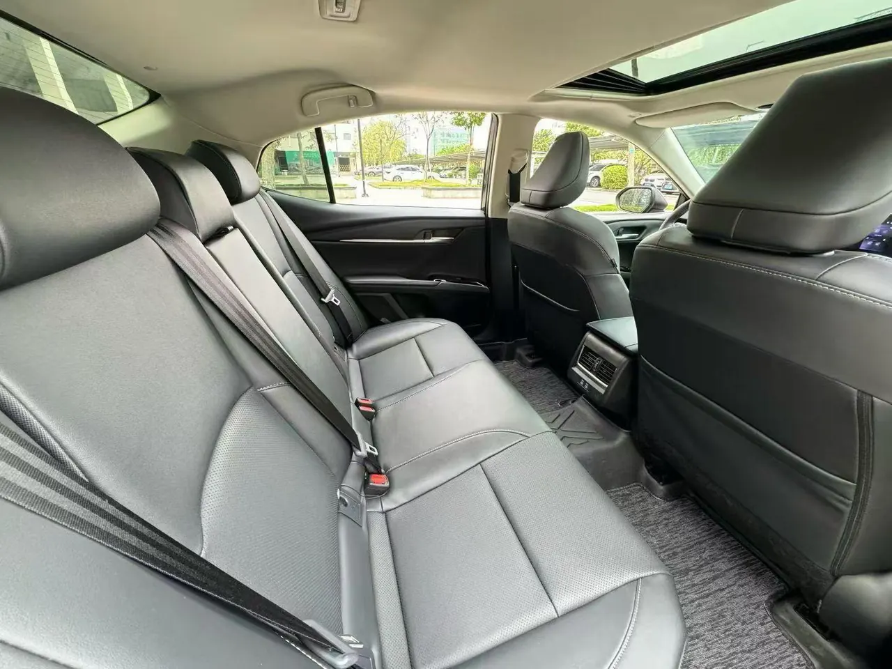 Toyota 2024 Camry 2.0GVP Stepless Deluxe Edition Automatic Transmission 9