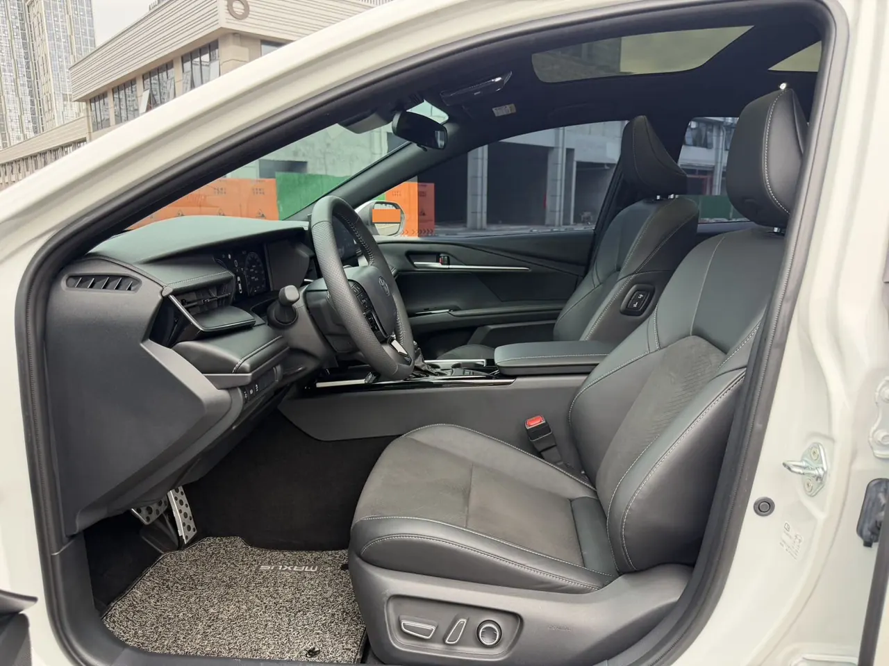 Toyota 2024 Camry Dual Engine 2.0HS Stepless Sports Edition Automatic Gear 2