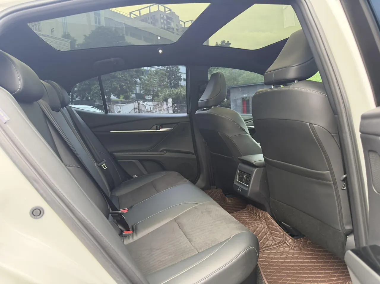 Toyota 2024 Camry Dual Engine 2.0HS Stepless Sports Edition Automatic Gear 4