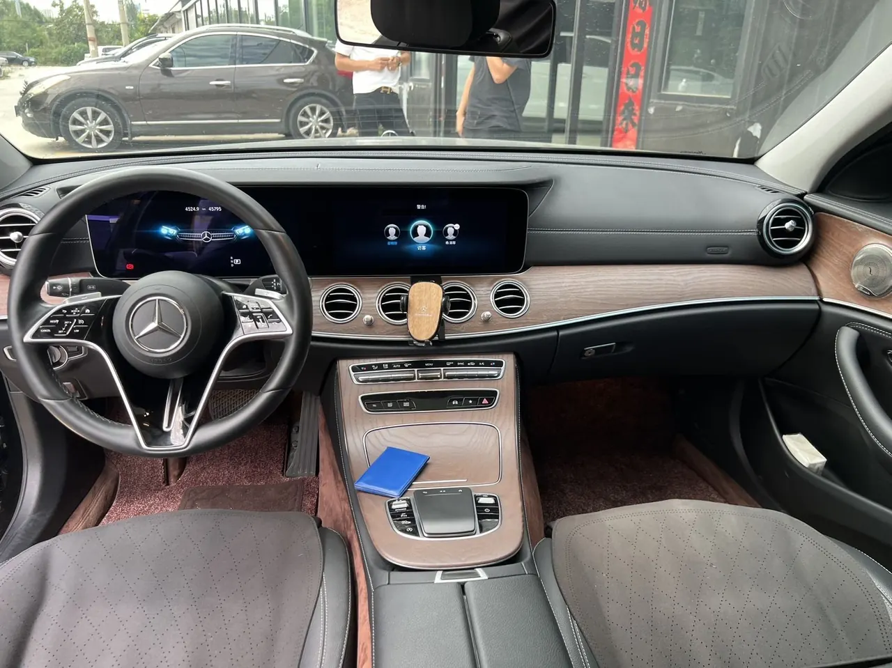 Mercedes Benz E Class 2022 E 300 L 2.0T Fashion (Change 2) Automatic Gear 3