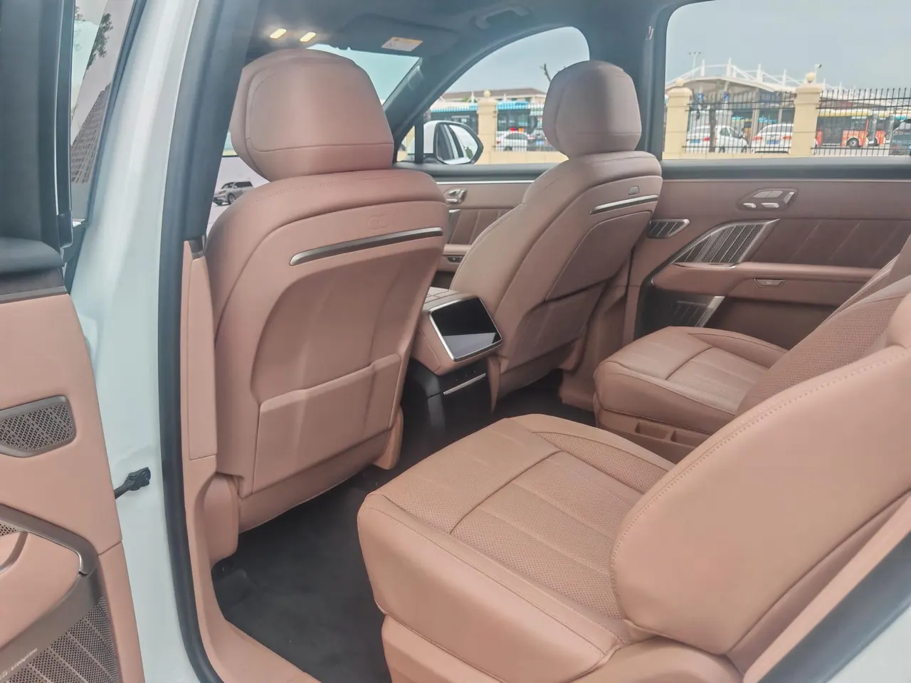 ONVO 2026 L90 Ultra six-seat automatic gear 4