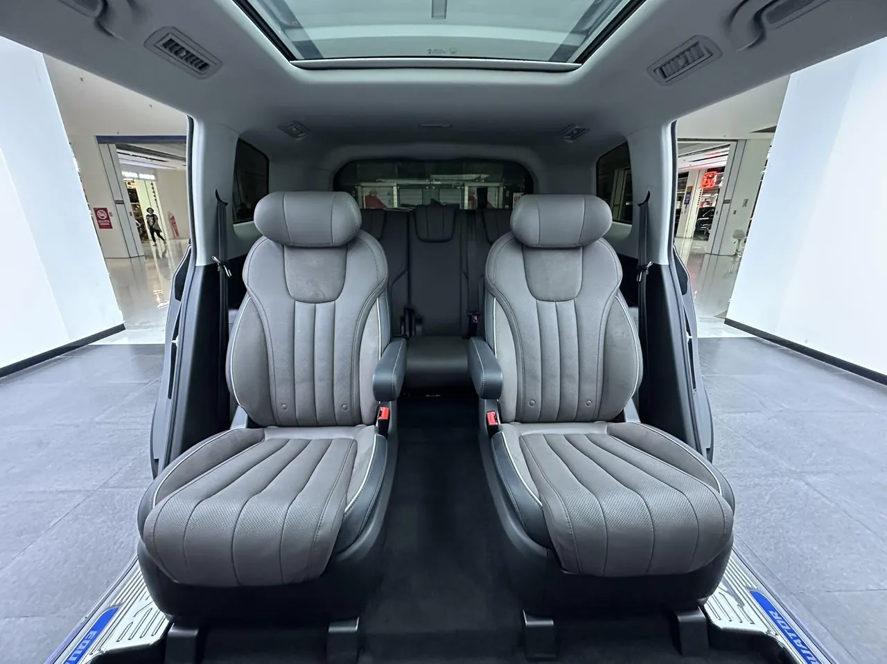Ford 2023 Lingyu 2.0T EcoBoost 225 Zunling 7-seat (2/2/3) automatic gear 17