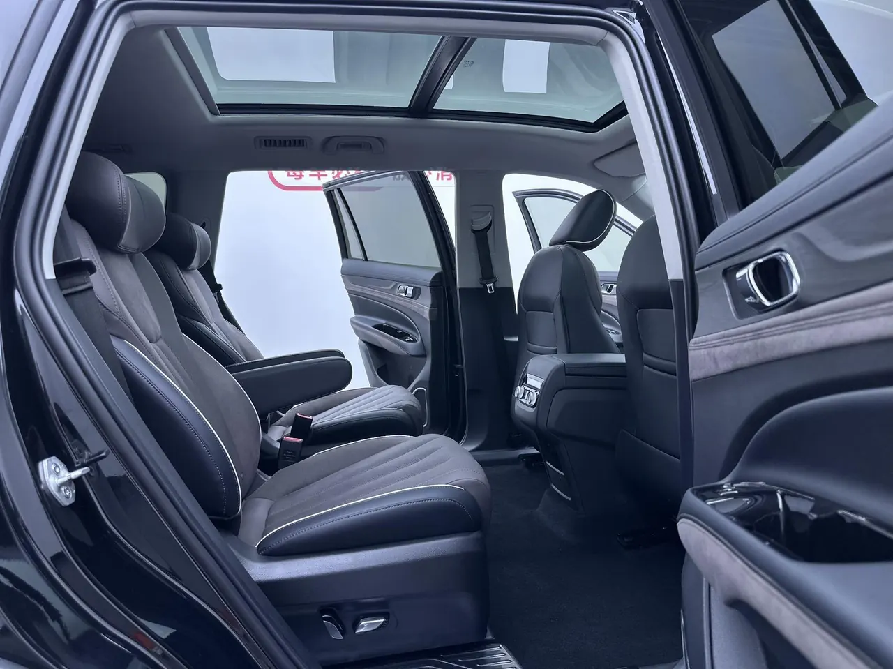 Ford 2023 Lingyu 2.0T EcoBoost 225 Zunling 7-seat (2/2/3) automatic gear 18
