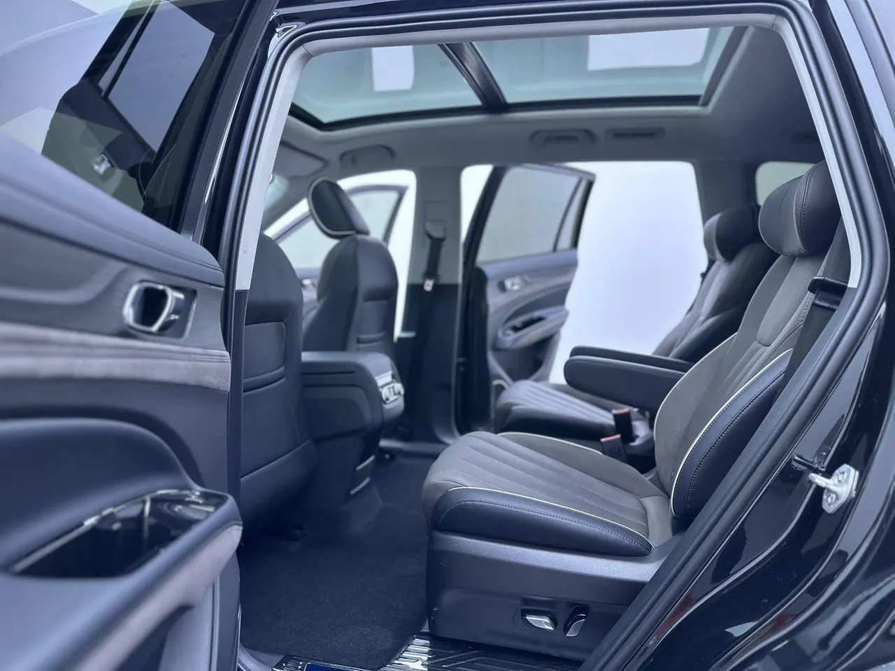 Ford 2023 Lingyu 2.0T EcoBoost 225 Zunling 7-seat (2/2/3) automatic gear 19