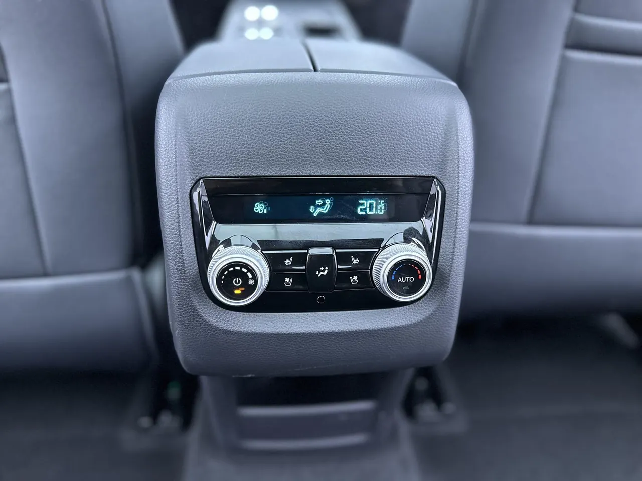 Ford 2023 Lingyu 2.0T EcoBoost 225 Zunling 7-seat (2/2/3) automatic gear 20