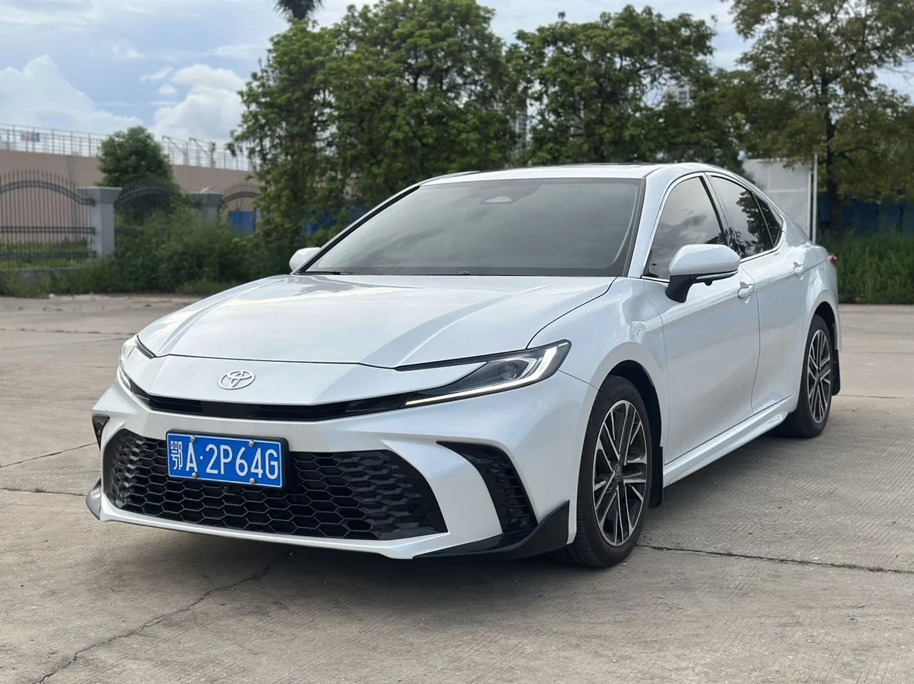 Open image lightbox: Toyota 2026 Camry Double Engine 2.0HSE Stepless Sports Lite Edition Automatic Gear