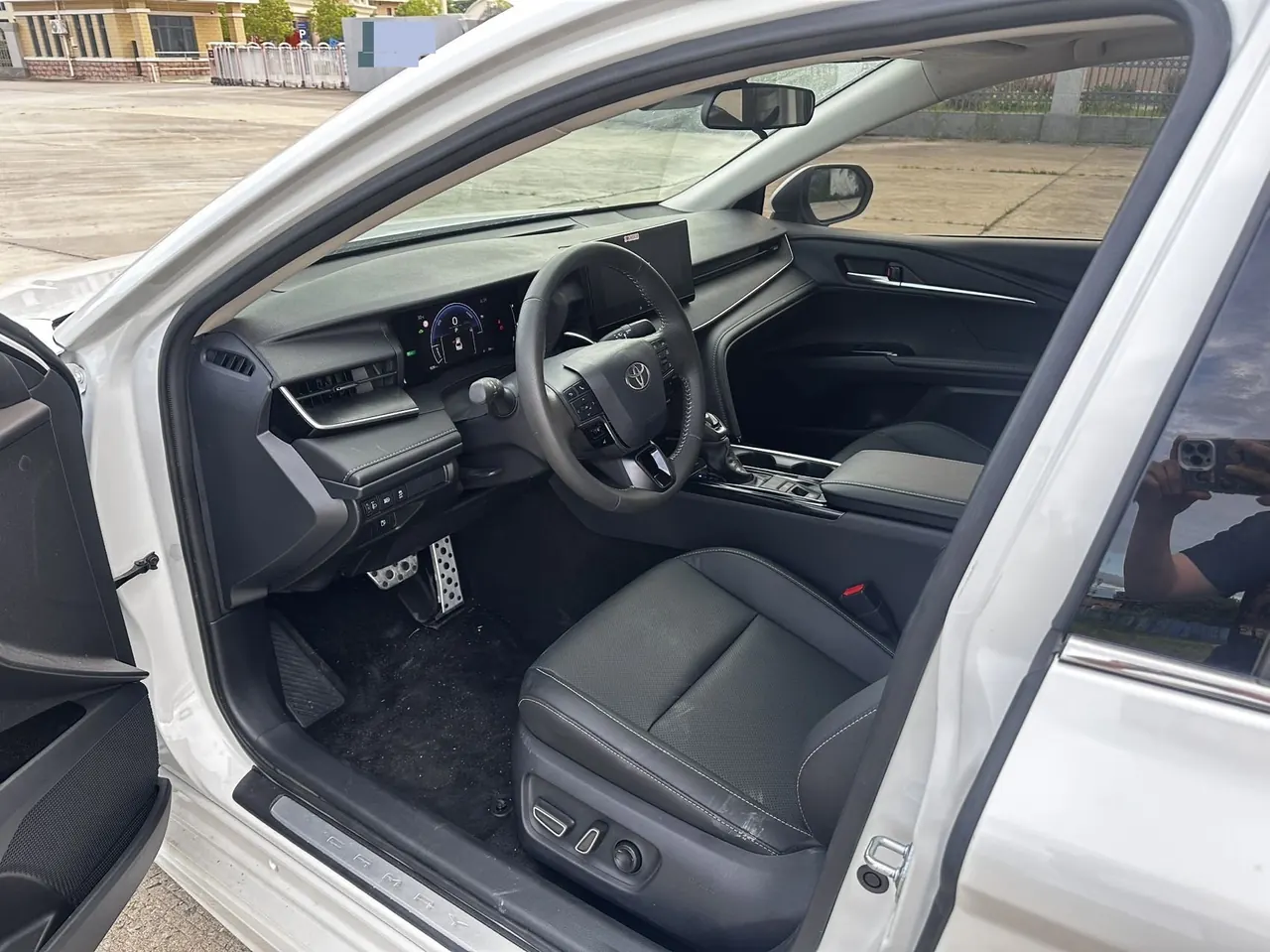 Toyota 2026 Camry Double Engine 2.0HSE Stepless Sports Lite Edition Automatic Gear 4