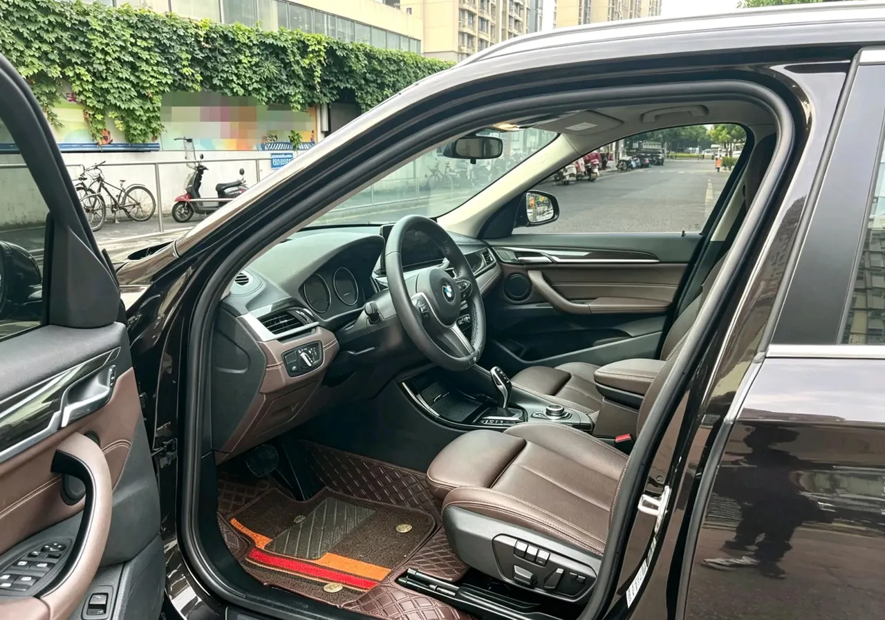 BMW 2020 X1 xDrive25Li 2.0T exclusive automatic gear 7