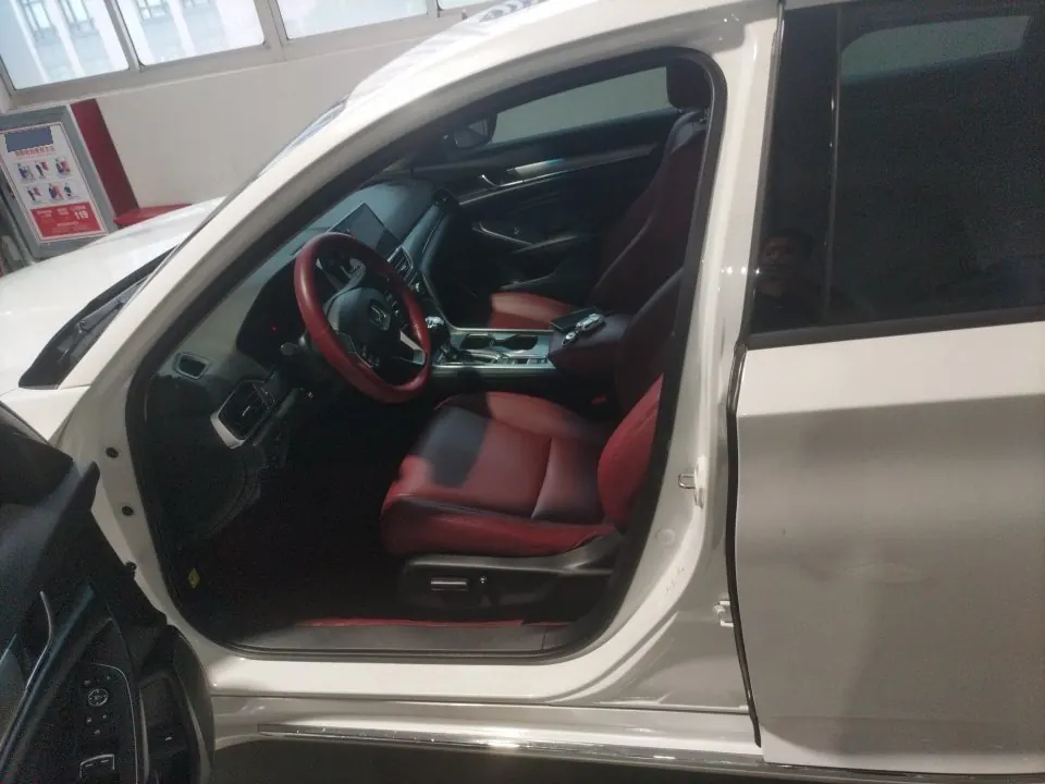 Honda 2022 10th Generation Accord 1.5T Stepless 260TURBO Deluxe Automatic Gear 3