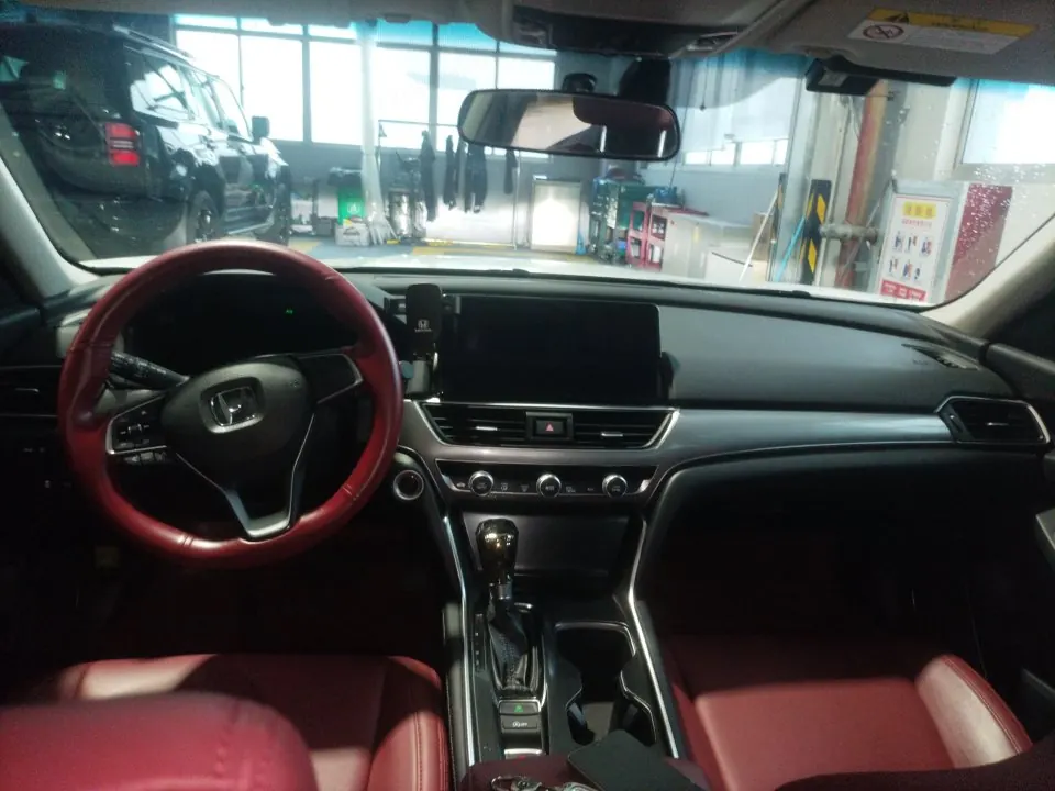 Honda 2022 10th Generation Accord 1.5T Stepless 260TURBO Deluxe Automatic Gear 4