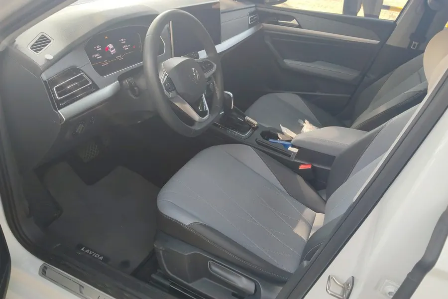Volkswagen 2024 LaVida 1.5 Star 5 Million Edition Automatic Gear 4