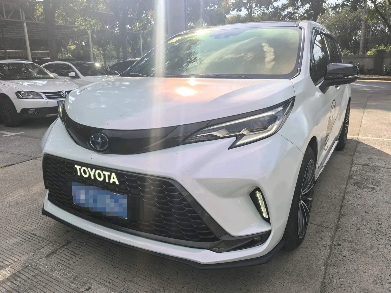 Toyota 2022 Grevia HYBRID 2.5 Stepless Premium Edition Automatic Gear - View 1