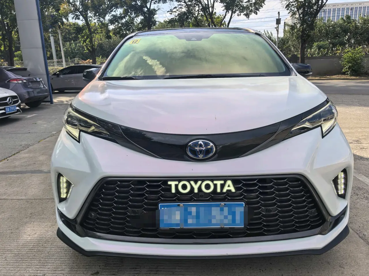 Toyota 2022 Grevia HYBRID 2.5 Stepless Premium Edition Automatic Gear 2