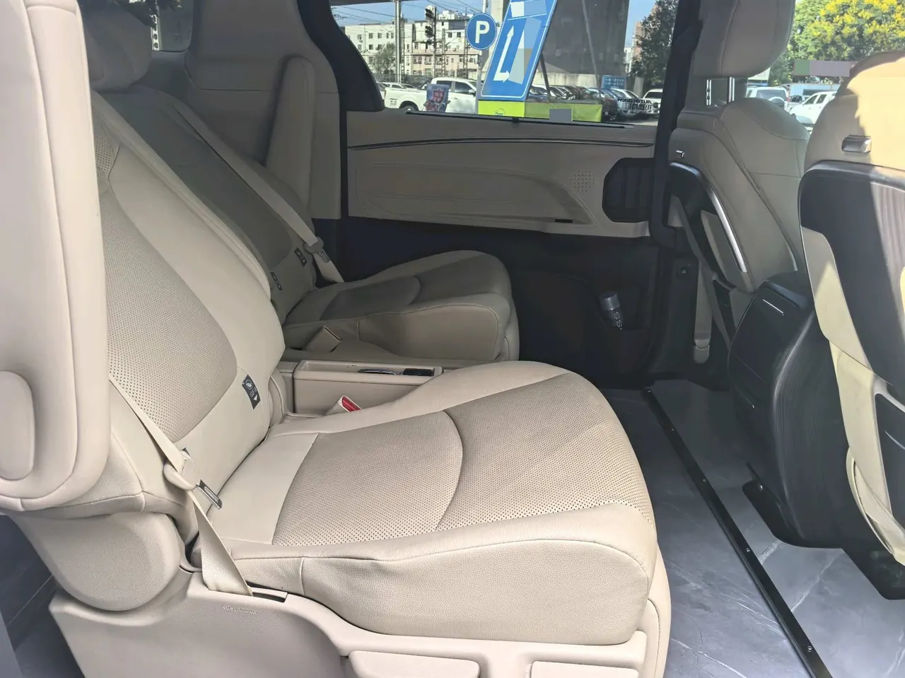 Toyota 2022 Grevia HYBRID 2.5 Stepless Premium Edition Automatic Gear 3