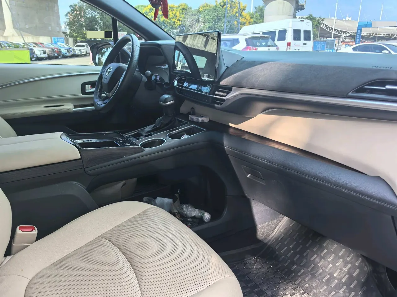 Toyota 2022 Grevia HYBRID 2.5 Stepless Premium Edition Automatic Gear 4