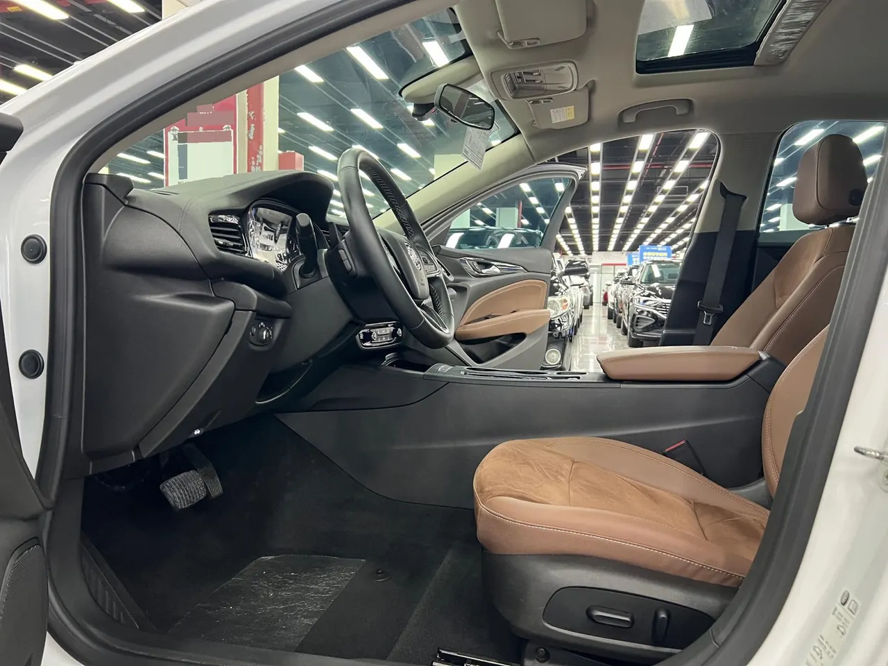 Buick 2020 Regal 1.5T 552T Luxury Automatic Gear 4