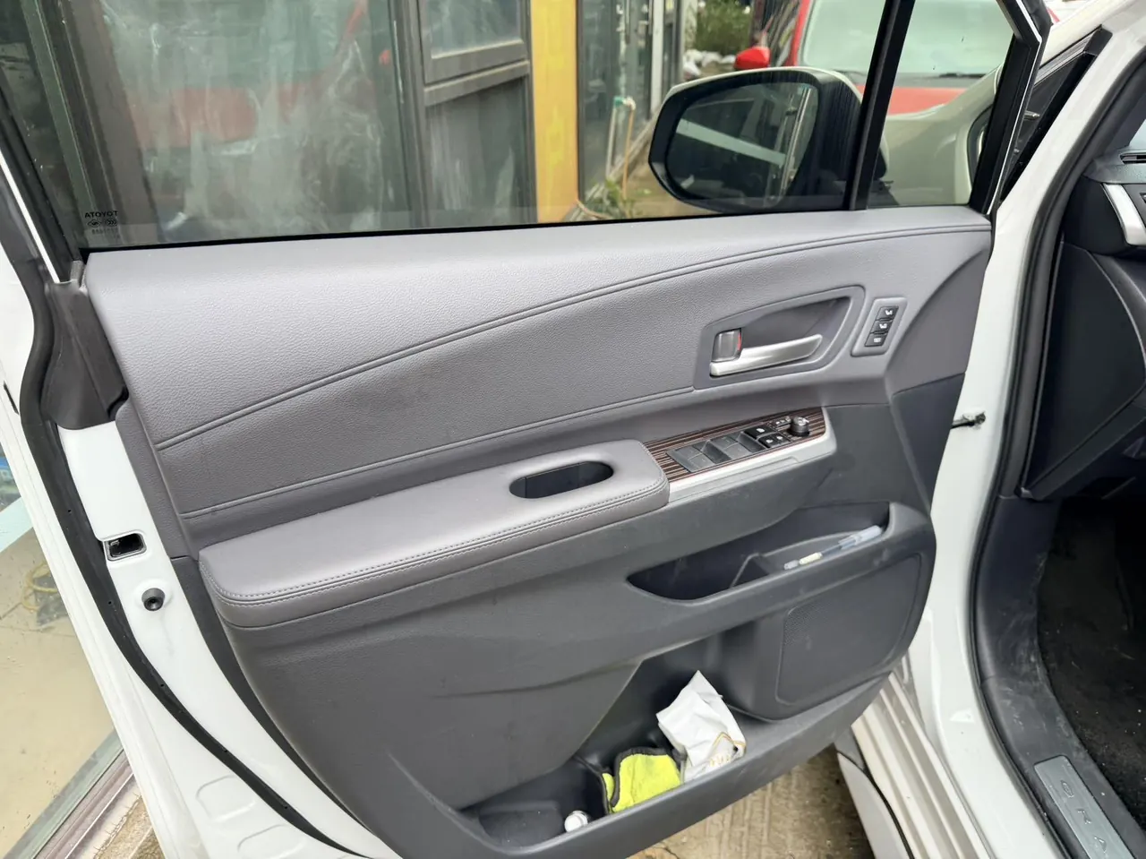 Toyota 2024 Grevia HYBRID 2.5 Stepless Premium PLUS 4WD Automatic Gear 2