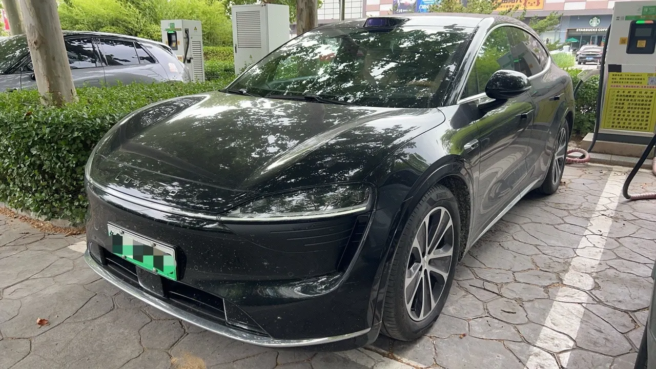 Intellectual 2024 R 7 736km UItra automatic gear - View 1