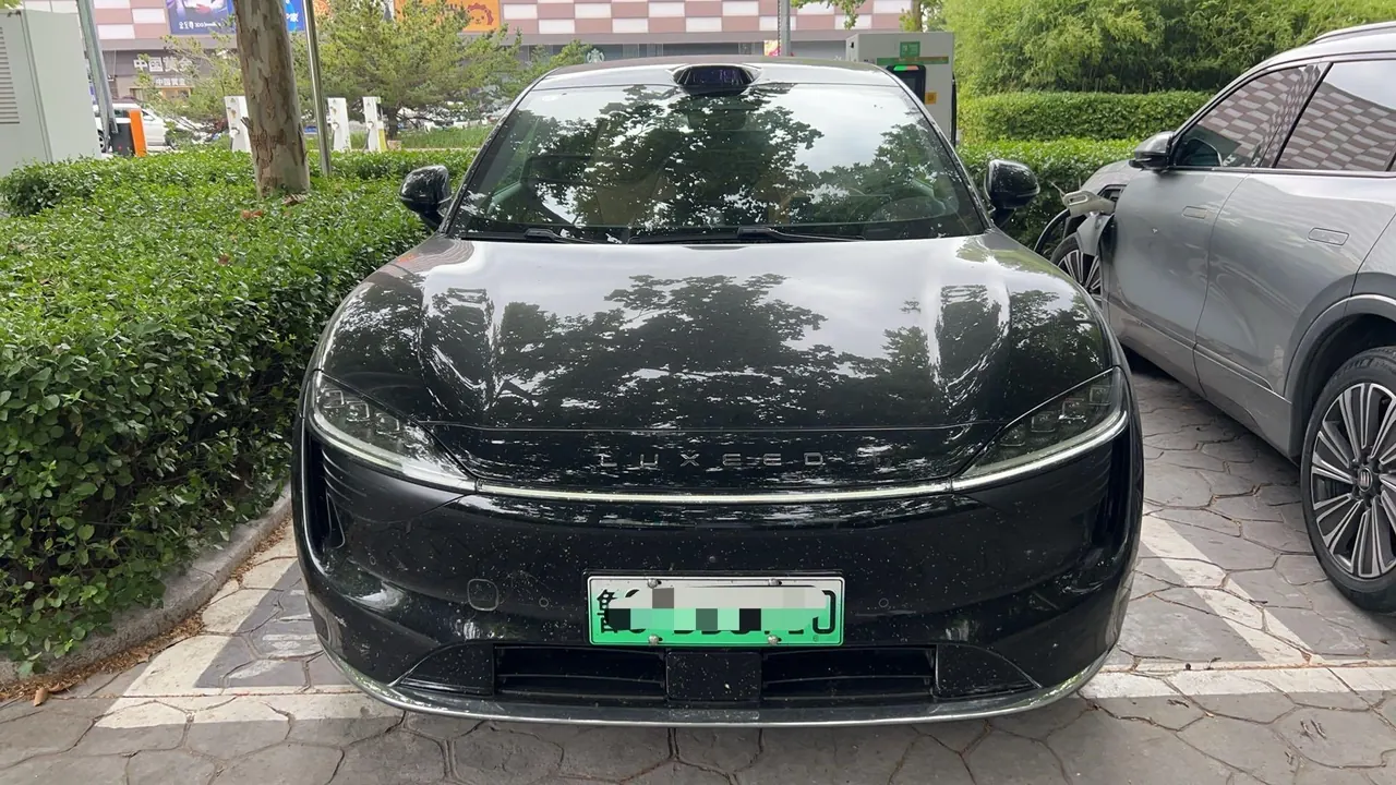 Intellectual 2024 R 7 736km UItra automatic gear 2